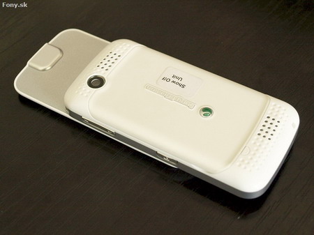 Sony Ericsson F305 - First look